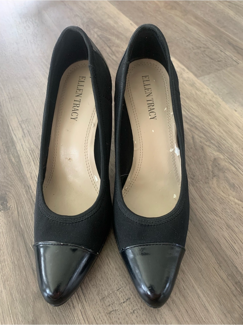 Ellen Tracy Black Pointed Toe Cap Pump